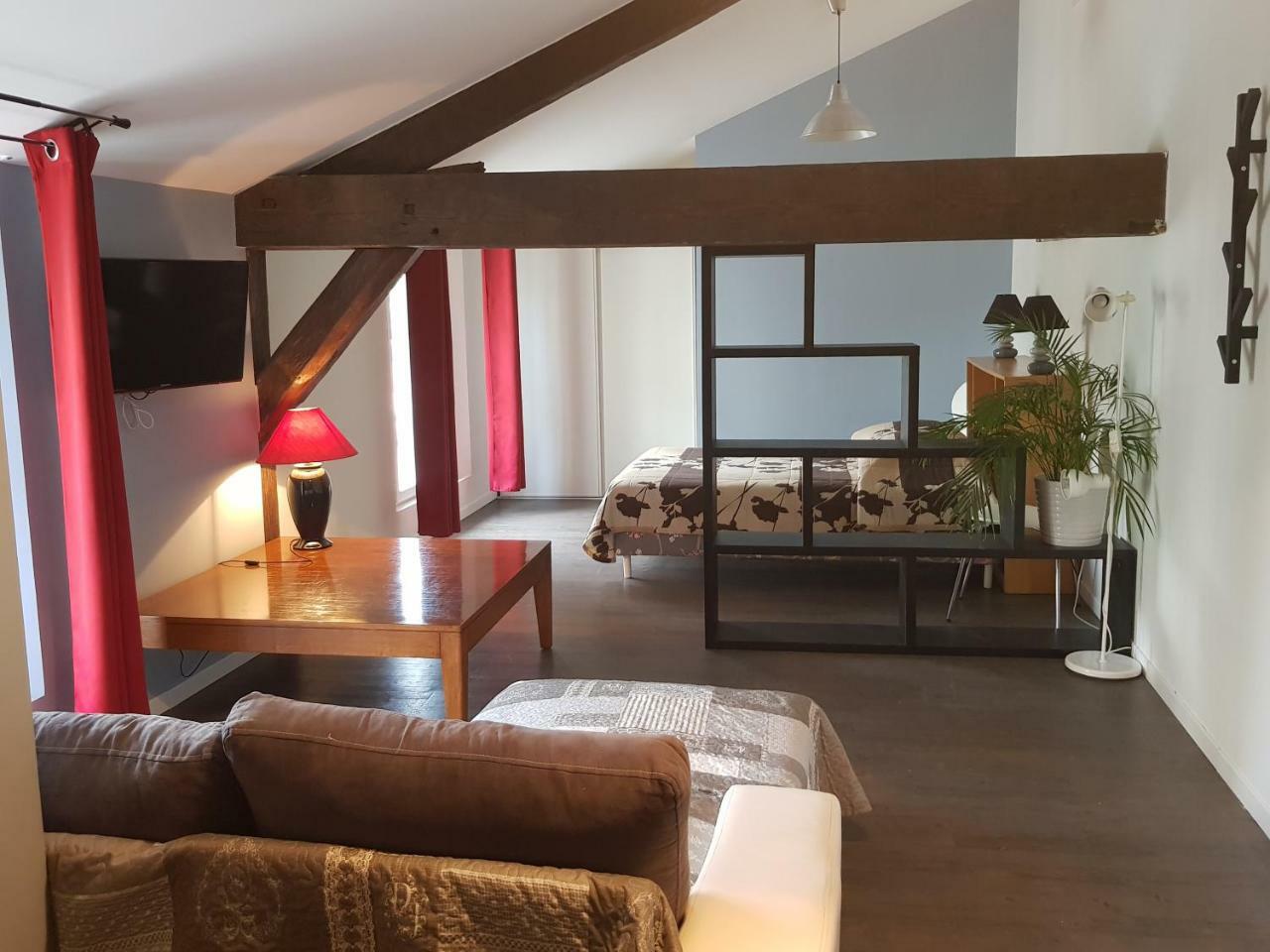 Les Studios De La Rose Des Vents Sathonay-Camp ภายนอก รูปภาพ